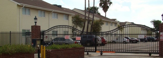 Glen Willows Apartments - South Shore Coastal Living