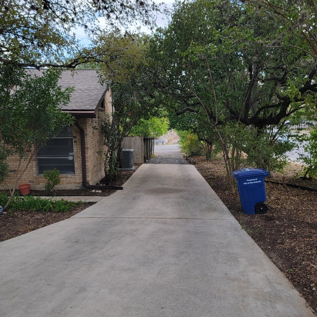 Building Photo - 3326 Scenic Ln