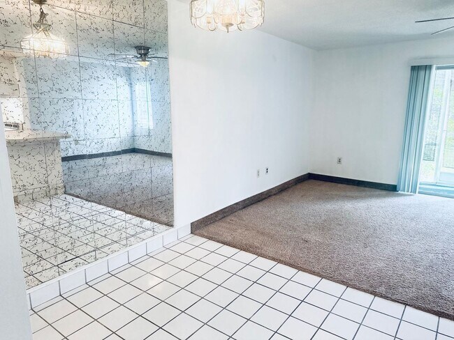 Building Photo - Charming 1br/1ba condo in Tradewinds compl...