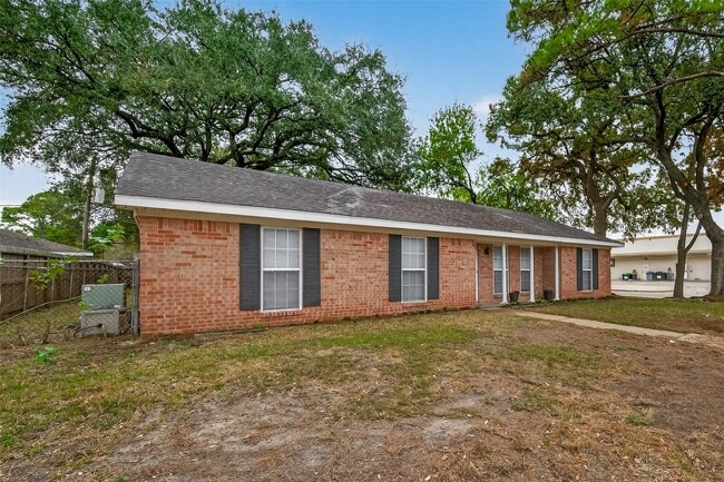 Building Photo - 5615 Beechnut St