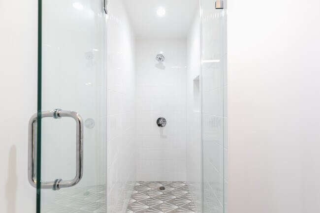 Foto del edificio - Experience Modern Living: Newly Renovated ...