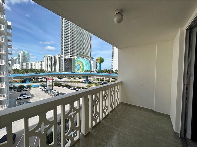 Foto del edificio - 1825 S Ocean Dr