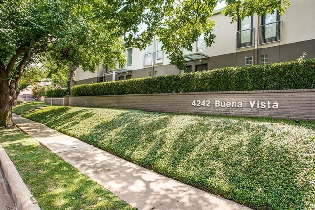 Building Photo - 4242 Buena Vista St