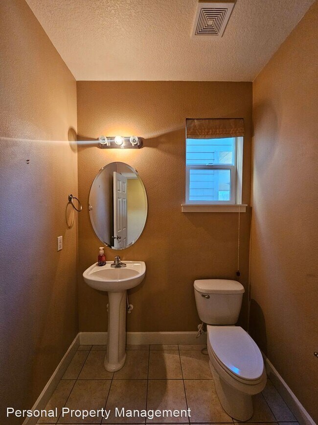 Foto del edificio - 5 br, 2.5 bath House - 11606 NW 29th Place