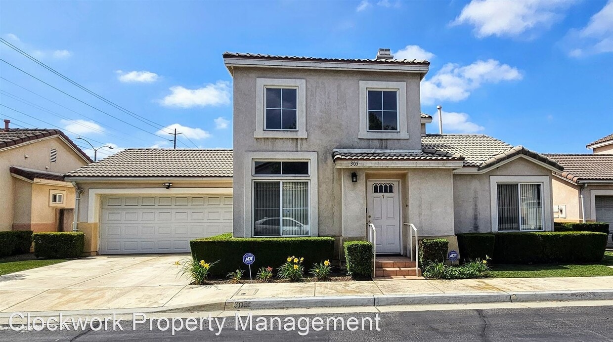 Foto principal - 3 br, 2 bath House - 305 Oakview Dr