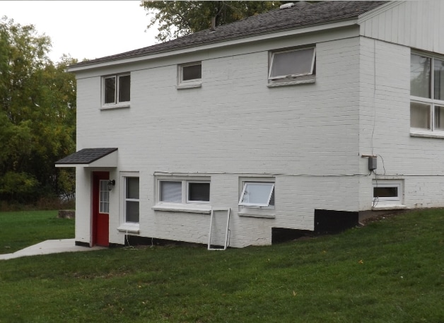 Building Photo - 542 Warren Rd