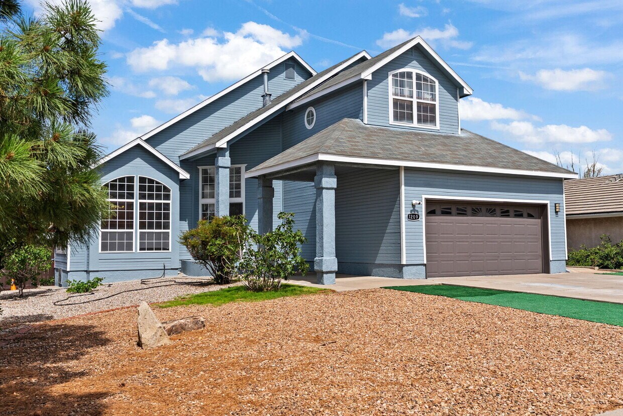 Foto principal - 1209 Paisano St NE