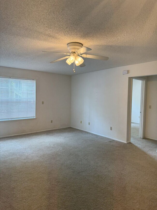 Foto del edificio - Manors of Bryn Mawr 2 Bed 2 Bath Condo AVA...