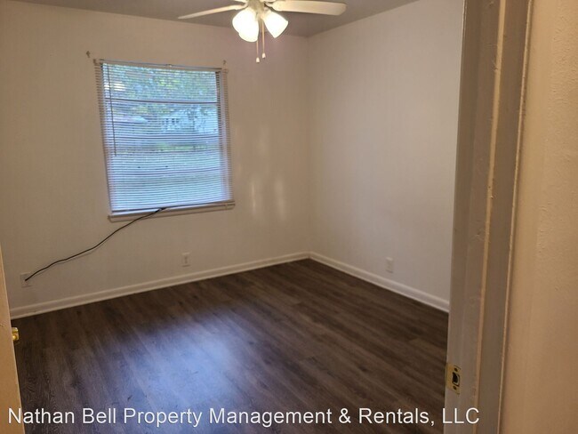 Building Photo - 3 br, 1 bath House - 2470 E.  Hickory St