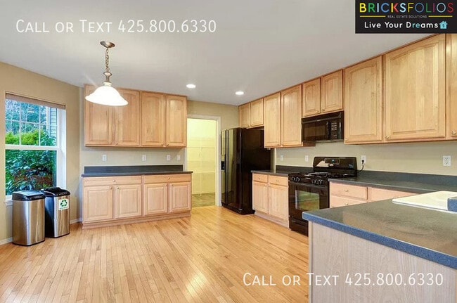 Building Photo - Dream Kitchen, Dual Fireplaces: Find Your Stylish Sanctuary in Redmond Ridge.