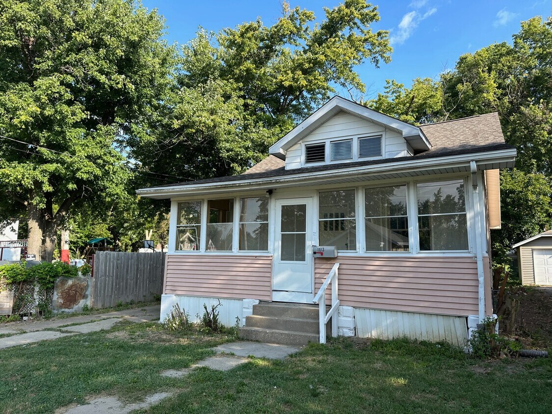 Primary Photo - 1013 W Gift Ave