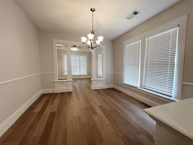 Foto del edificio - 421 E Myrtle St