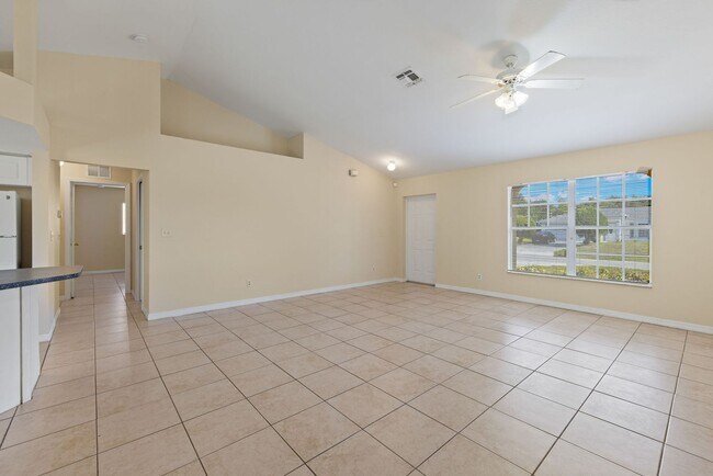 Building Photo - SPACIOUS FOUR BEDROOM!  Lehigh Acres
