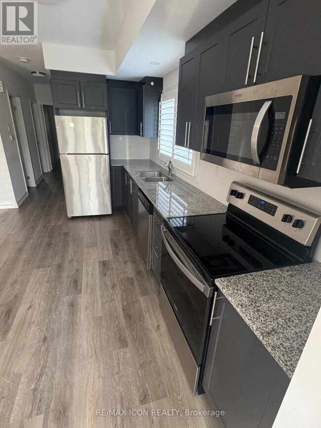 Building Photo - 205-205 W Oak Trl