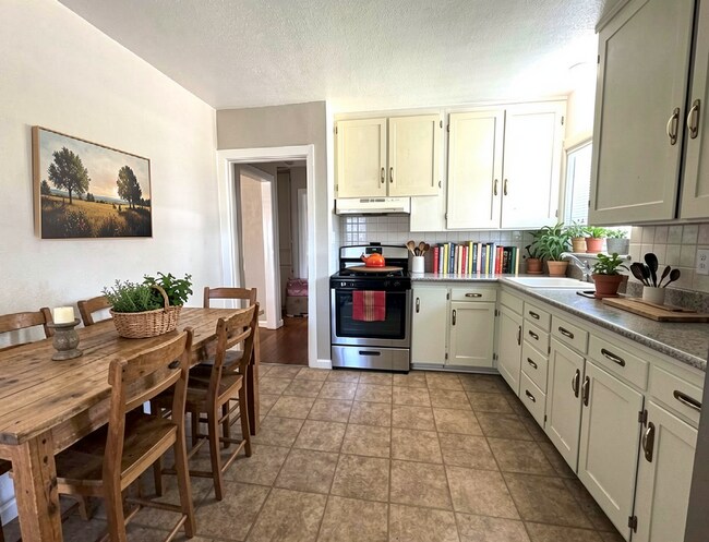 Foto del edificio - 3243 Bonnie Ln