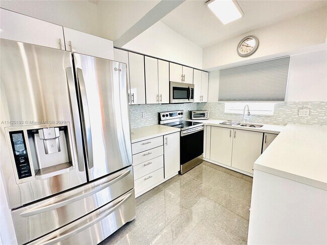 Foto del edificio - 3751 NE 170th St