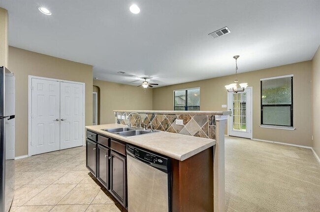 Building Photo - 1029 Hyde Park Dr