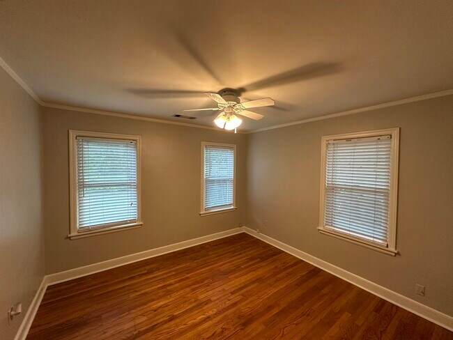 Foto del edificio - 2888 Midland Ave