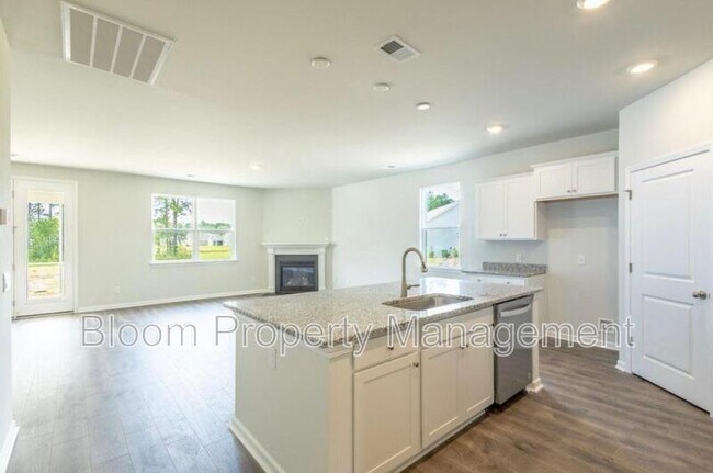 Building Photo - 528 Misty Blf Cir