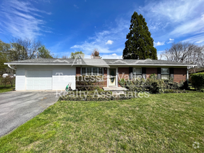 Building Photo - 728 Piper Rd