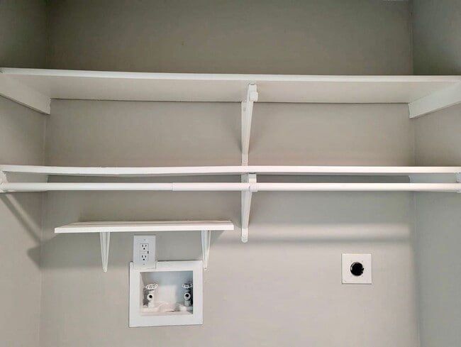 Building Photo - Renovated 2 bedroom in peaceful Englewood ...