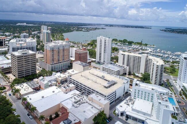 Foto del edificio - 100 Central Ave