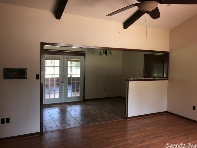 Building Photo - 12 Hawthorne Dr