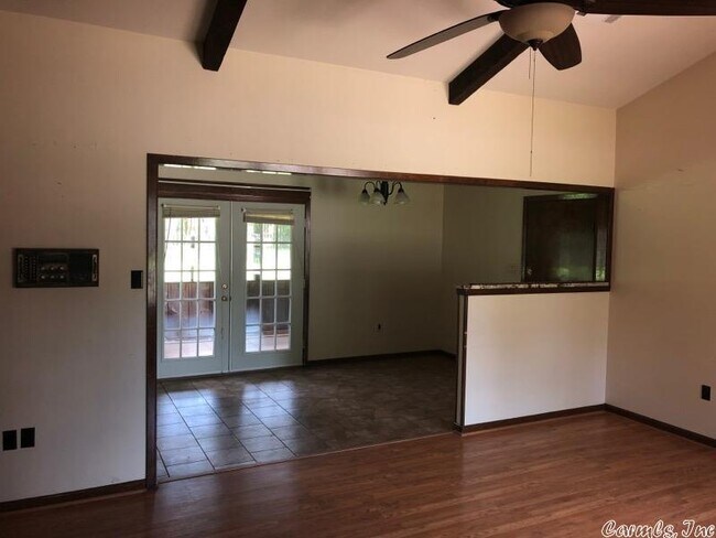 Foto del edificio - 12 Hawthorne Dr