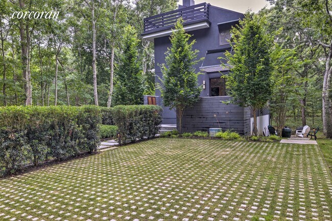 Building Photo - 489 Great Hill Rd