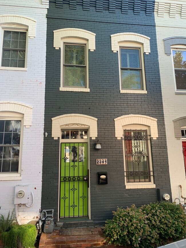 ¡Bienvenido a casa! - 2241 12th Plz NW