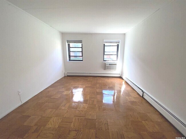 Foto del edificio - 100 Clinton Ave
