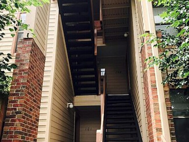 Building Photo - 3121 S Tamarac Dr