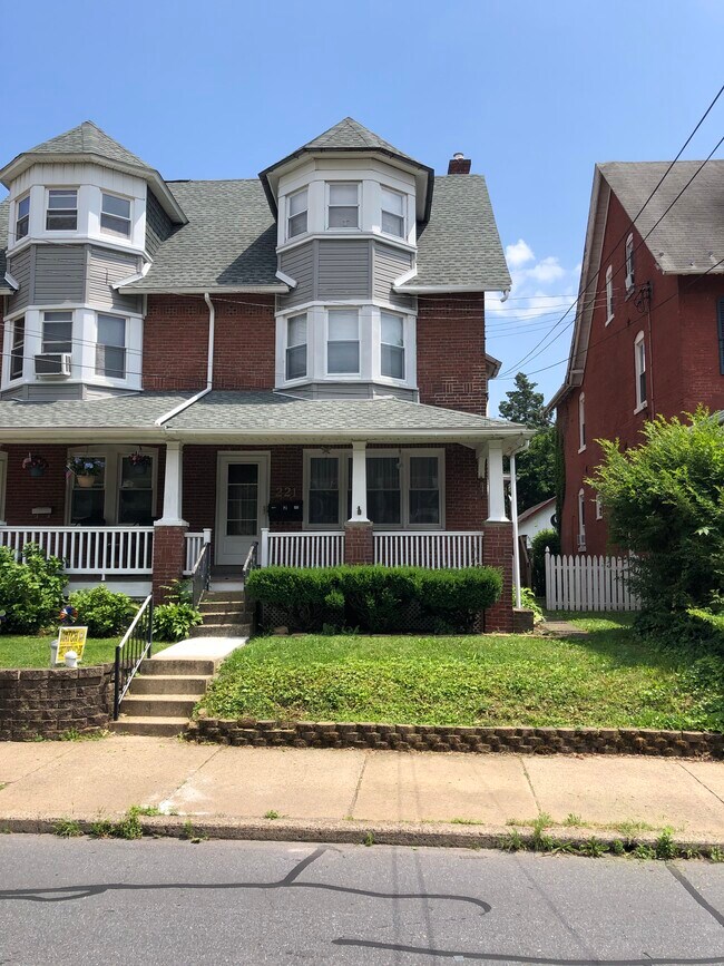 House - 221 Susquehanna Ave