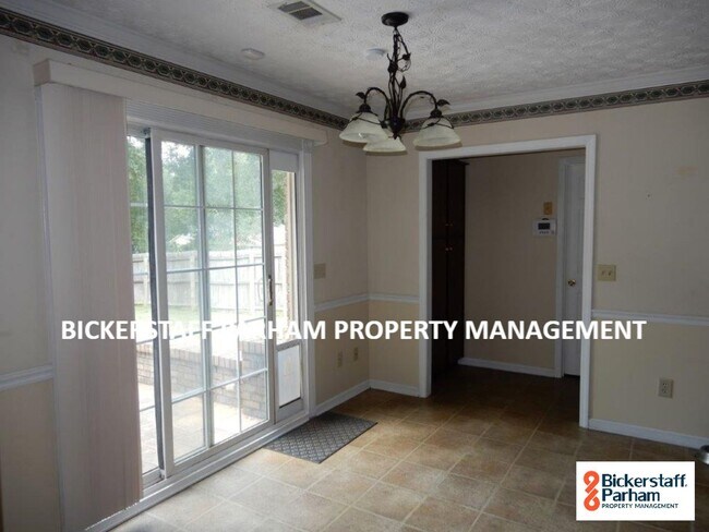 Building Photo - Located off of Warm Springs Road!