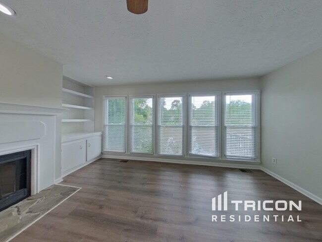 Foto del edificio - 325 Cypress Ln