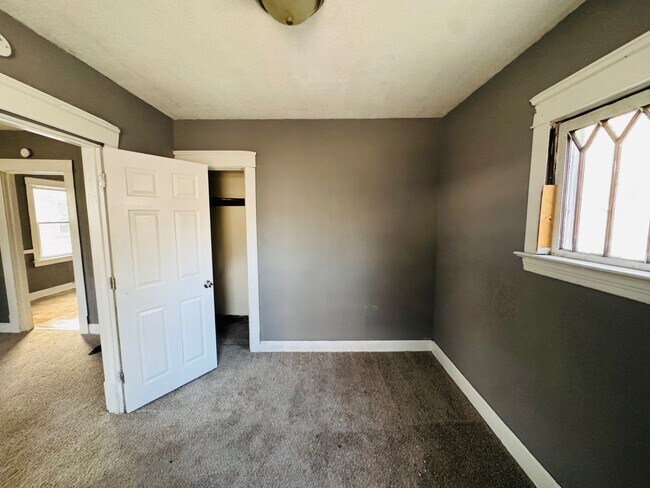 Building Photo - 2816 E 125th St