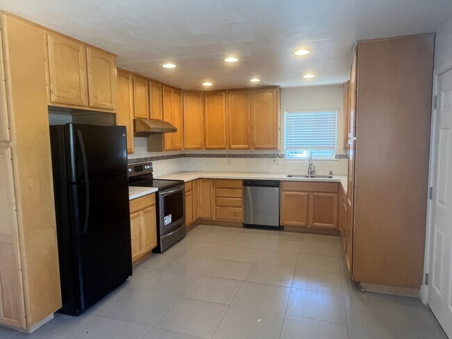 Building Photo - 4 bedroom has nice layout, great location ...