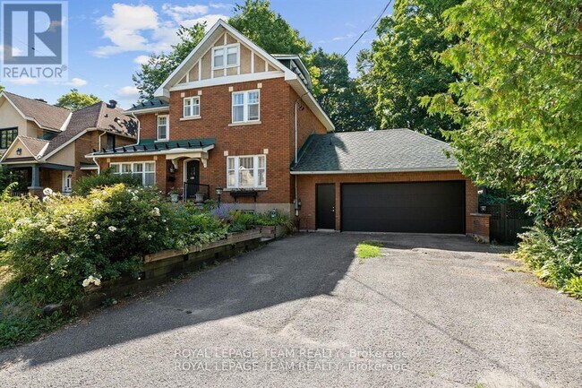 Photo du bâtiment - 131 Acacia Ave