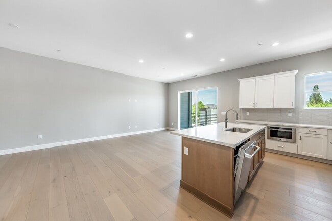 Foto del edificio - Move-In Special: Receive 50% off your first full month’s rent when you lease this home and move i...