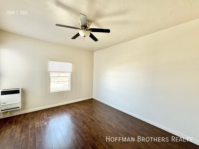 Building Photo - 1318 S Pacific Ave