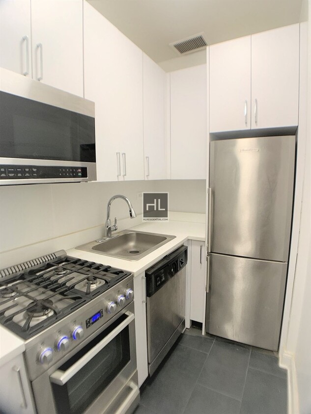 Building Photo - EAST 35 STREET