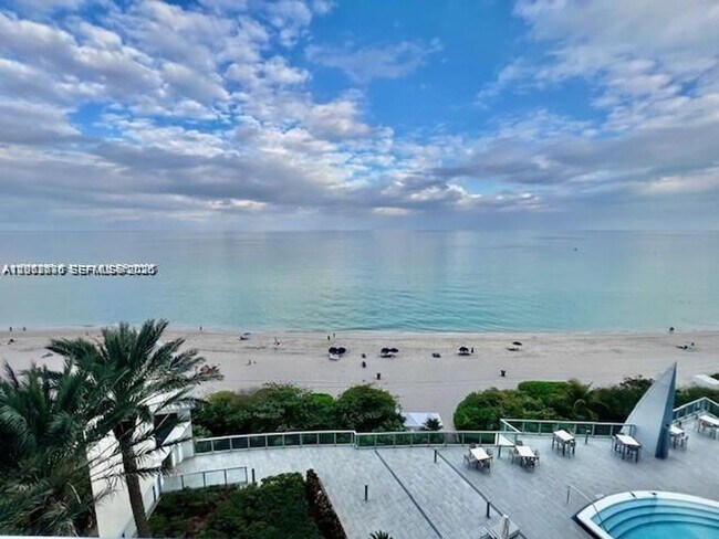 Foto del edificio - 17121 Collins Ave