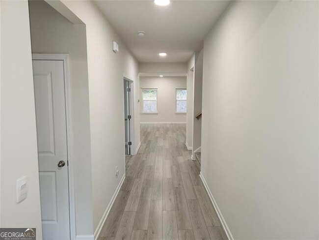 Building Photo - 235 Vly Oak Dr