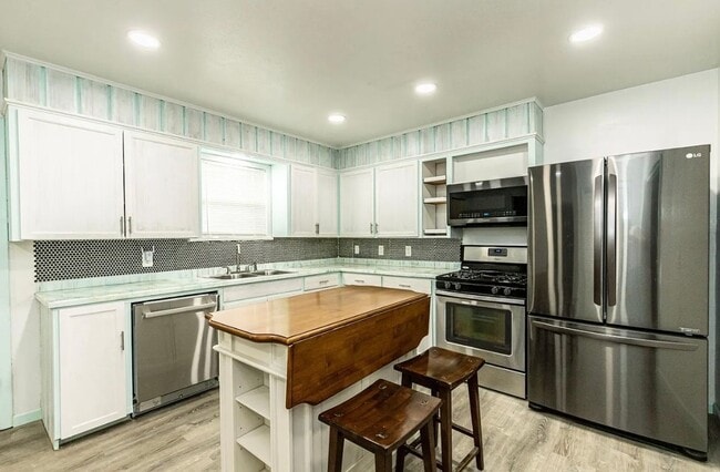 Building Photo - Spacious 4 bedroom 2 bathroom close to Texas Tech!