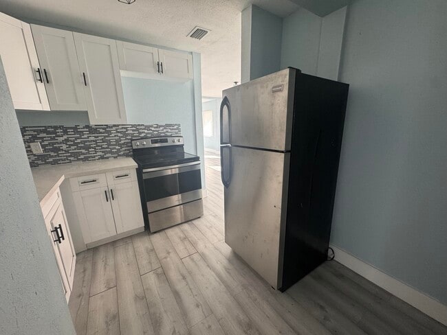 Building Photo - 518 49th St