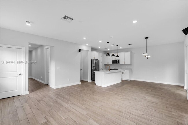 Building Photo - 1595 Evergreen Ter