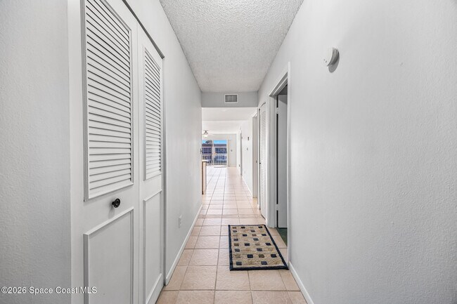 Foto del edificio - 2135 N Courtenay Pkwy