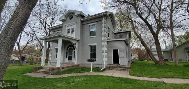 Building Photo - 1524 Oakdale St