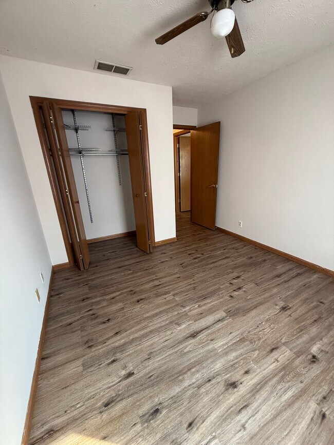 Foto del edificio - 3619/3621 W Thornhill Cir