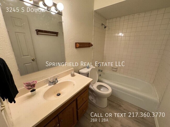 Foto del edificio - 3245 S Douglas Ave